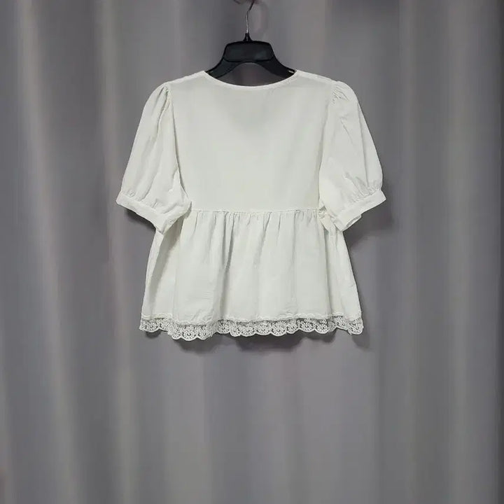 [SOLD OUT] 레이스 셔링 화이트 블라우스