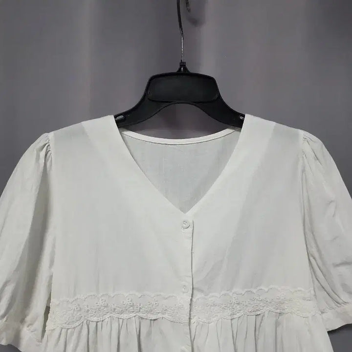 [SOLD OUT] 레이스 셔링 화이트 블라우스