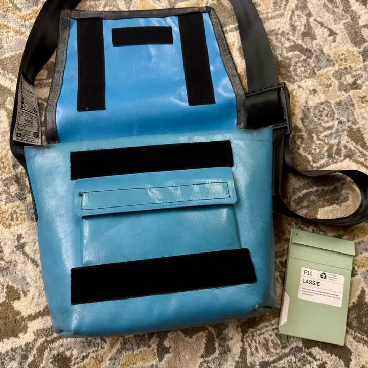 [BUNJANG] FREITAG F11 Lassie Sky Blue Two-Tone Wave Messenger Bag (Mint Tag Included) / [프라이탁] F11 라씨 스카이블루 투톤 웨이브 (민트택O)