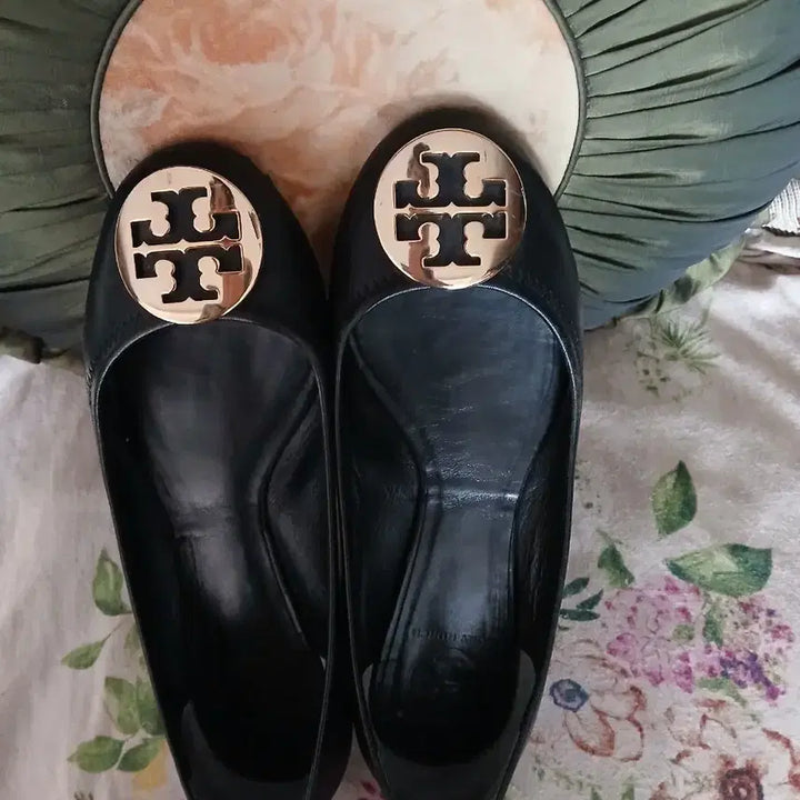 [BUNJANG] Tory Burch Black Gold Logo Flat Shoes Size 245 / 토리버치 블랙 금장 플랫슈즈 245