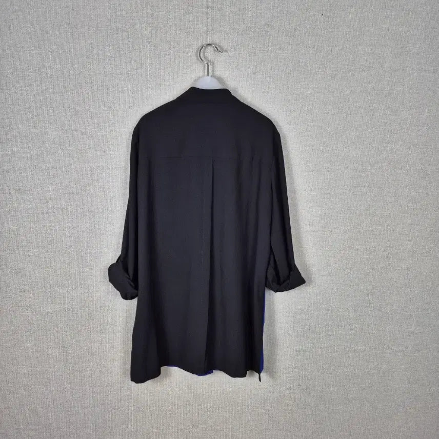 [BUNJANG] Chatelaine Blue/Black Color Block Shirt Blouse Size 100 / 