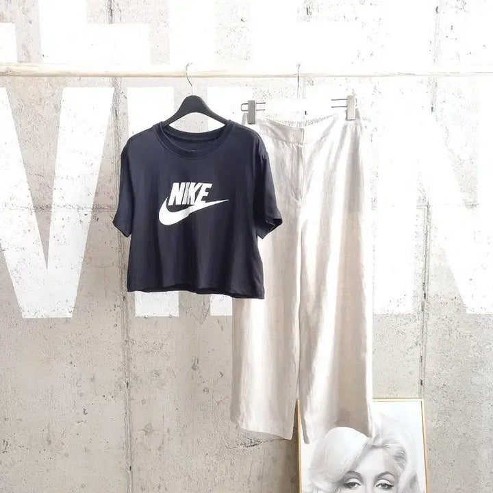 [BUNJANG] Nike Cropped T-Shirt Black / 나이키 크롭 반팔티셔츠(MT2