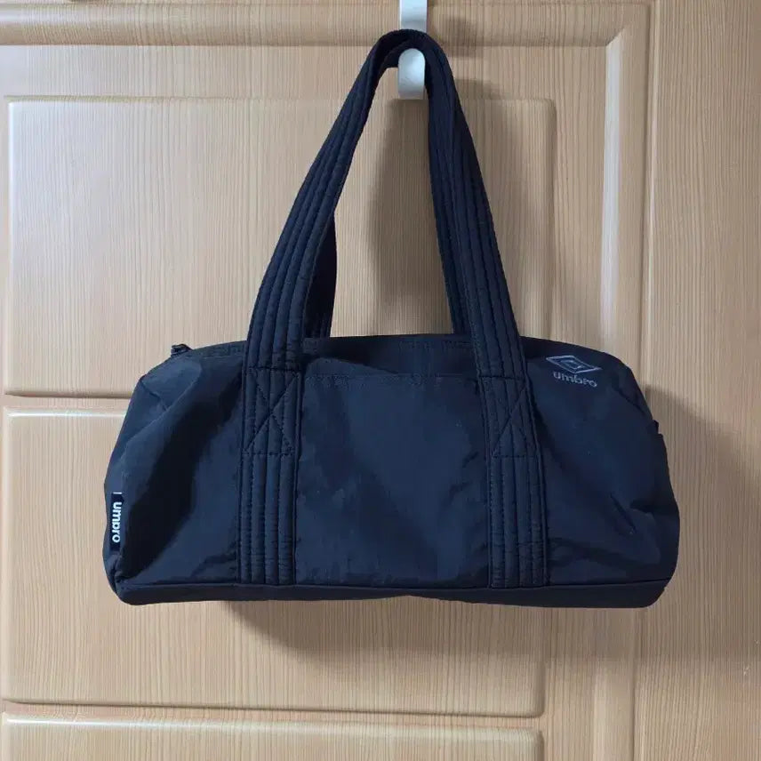 [BUNJANG] Umbro Rave Shoulder Bag Black / 엄브로 레이브 숄더백 블랙