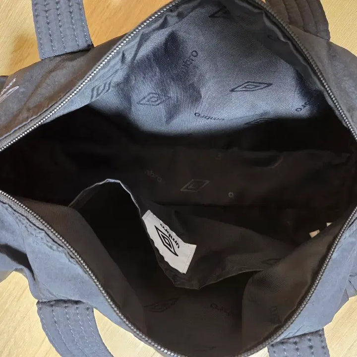 [BUNJANG] Umbro Rave Shoulder Bag Black / 엄브로 레이브 숄더백 블랙
