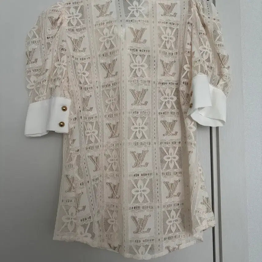 [BUNJANG] Geumzzi Mono Gold Short-Sleeve Blouse / 금찌 모노 골드 반팔 블라우스