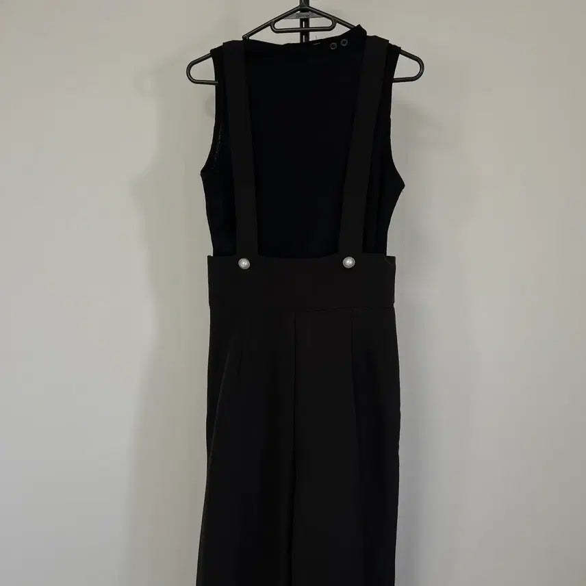 [BUNJANG] Black Pearl Button Detail Jumpsuit / 블랙 멜빵 바지 점프수트
