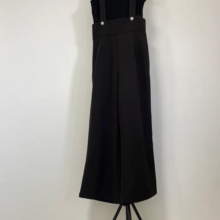 [BUNJANG] Black Pearl Button Detail Jumpsuit / 블랙 멜빵 바지 점프수트
