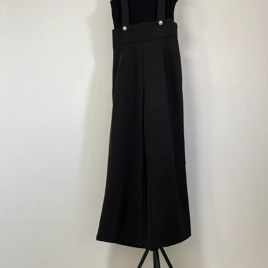 [BUNJANG] Black Pearl Button Detail Jumpsuit / 블랙 멜빵 바지 점프수트