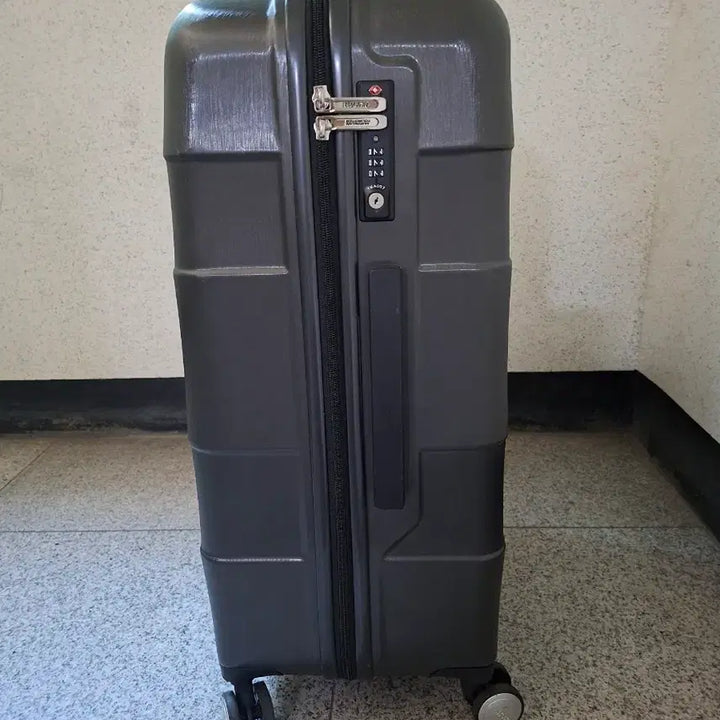 [BUNJANG] American Tourister 24-inch Grey Spinner Suitcase / 아메리칸투어리스터 회색 24인치 캐리어 팝니다.