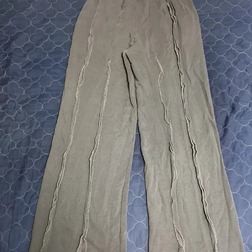 [BUNJANG] Gate Less Washing Cut-off Line Wide Bootcut Sweatpants Charcoal (F) / (단종)게이트리스 워싱 컷오프라인 와이드 부츠컷 스웻팬츠 차콜 (F)