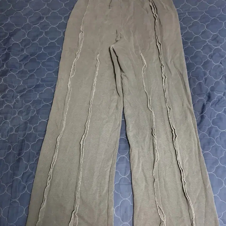 [BUNJANG] Gate Less Washing Cut-off Line Wide Bootcut Sweatpants Charcoal (F) / (단종)게이트리스 워싱 컷오프라인 와이드 부츠컷 스웻팬츠 차콜 (F)