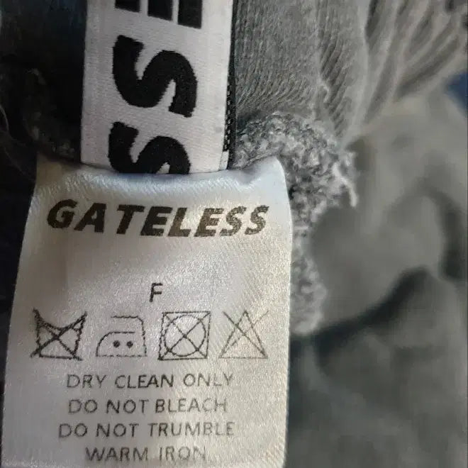 [BUNJANG] Gate Less Washing Cut-off Line Wide Bootcut Sweatpants Charcoal (F) / (단종)게이트리스 워싱 컷오프라인 와이드 부츠컷 스웻팬츠 차콜 (F)