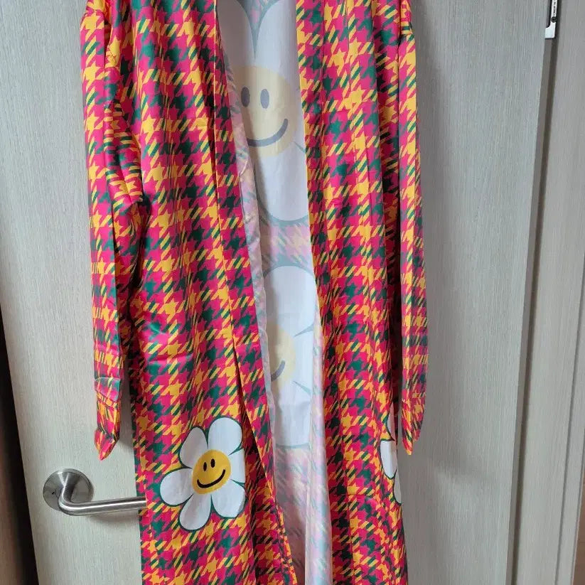 [BUNJANG] Wiggle Wiggle Houndstooth Check Silk Robe / 위글위글 하운드투스 체크 실크가운 로브