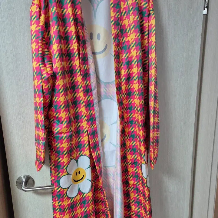 [BUNJANG] Wiggle Wiggle Houndstooth Check Silk Robe / 위글위글 하운드투스 체크 실크가운 로브