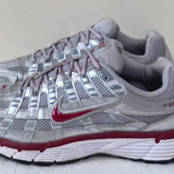 [BUNJANG] Nike P-6000 Metallic Silver Gym Red Running Shoes / [260] 나이키 P-6000 메탈릭실버짐레드ㅡ최저가