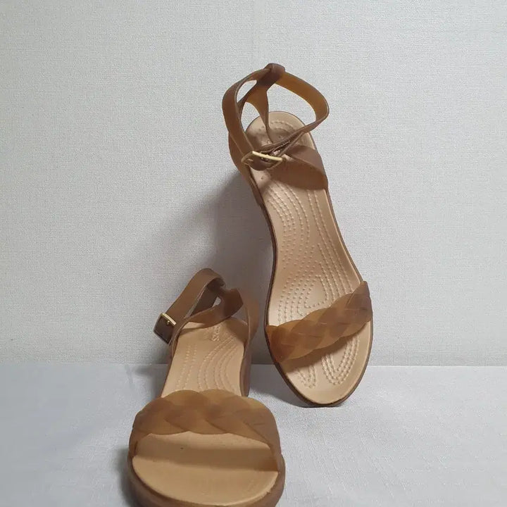 [BUNJANG] Crocs Isabella Block Heel Sandals Bronze W6 / 230mm 크록스 이자벨라 블록힐 샌들 브론즈 W6