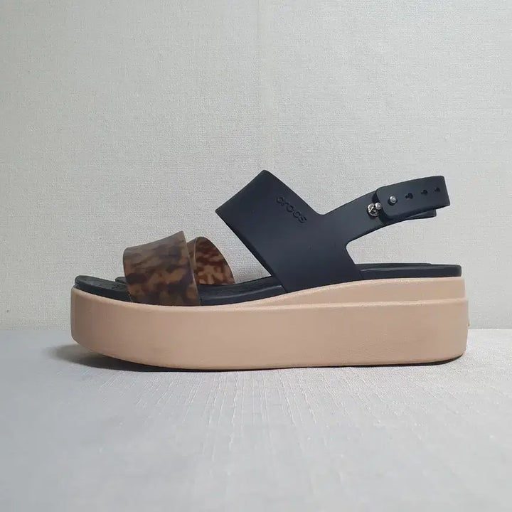 [BUNJANG] Crocs Brooklyn Wedge Sandals Black Tortoise (Women&