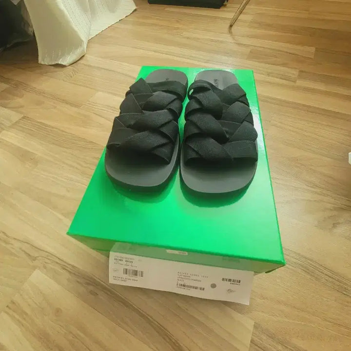 [SOLD OUT] 급처)보테가 베네타 플랫 뮬 사이즈41 (가격내림)