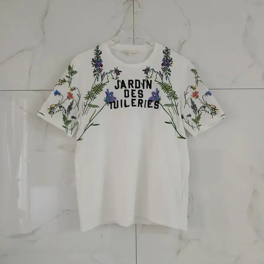 [BUNJANG] Maje Embroidered Short Sleeve T-shirt / 마쥬 플라워 자수 반팔 티셔츠