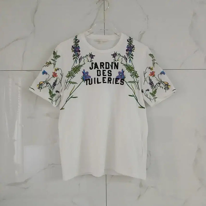 [BUNJANG] Maje Embroidered Short Sleeve T-shirt / 마쥬 플라워 자수 반팔 티셔츠