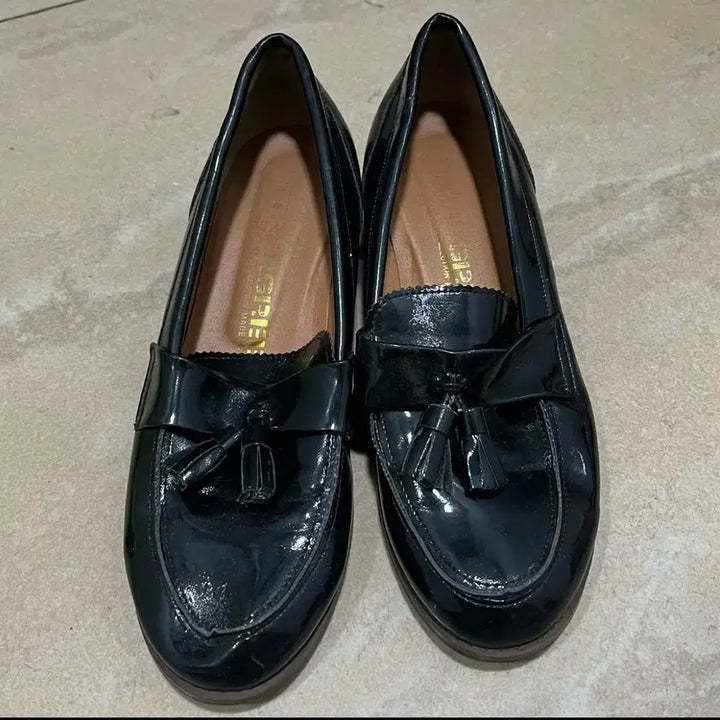 [SOLD OUT] 블랙 에나멜 태슬 로퍼 단화 240 국산