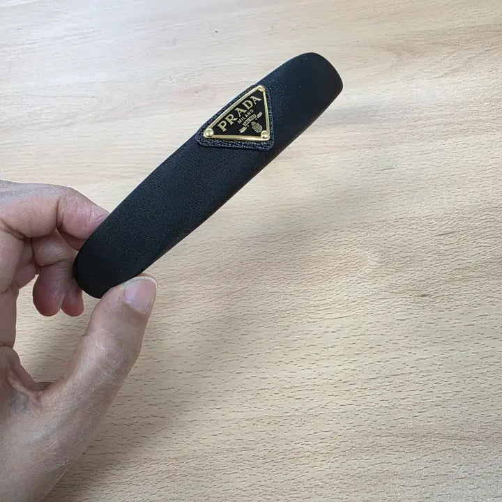 [BUNJANG] Prada Gold Logo Headband / (정품)프라다 헤어밴드 금장