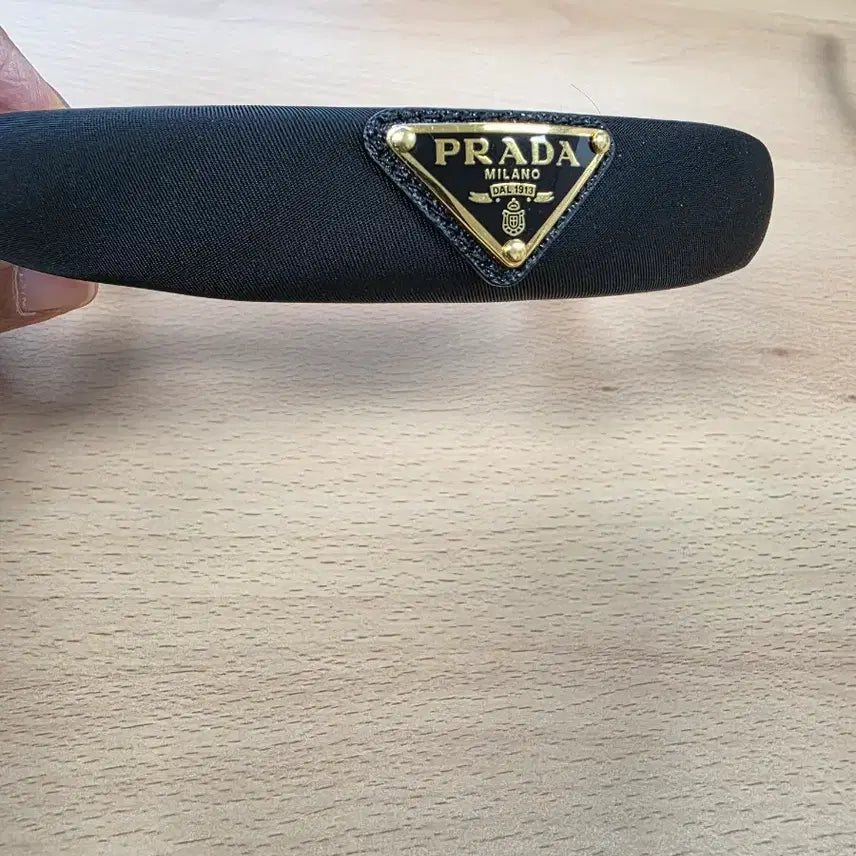 [BUNJANG] Prada Gold Logo Headband / (정품)프라다 헤어밴드 금장