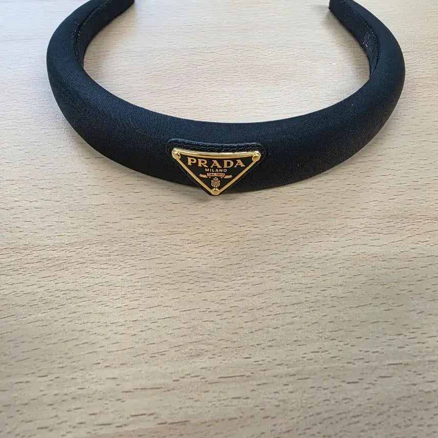[BUNJANG] Prada Gold Logo Headband / (정품)프라다 헤어밴드 금장