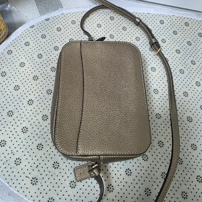 [BUNJANG] Coach Gold Mini Crossbody Bag / 코치 금색 미니 크로스백