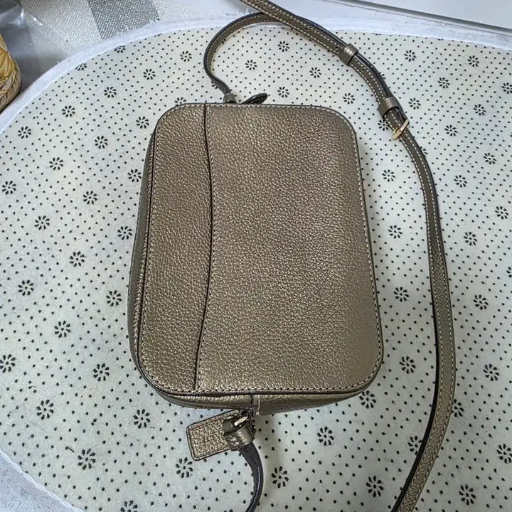 [BUNJANG] Coach Gold Mini Crossbody Bag / 코치 금색 미니 크로스백