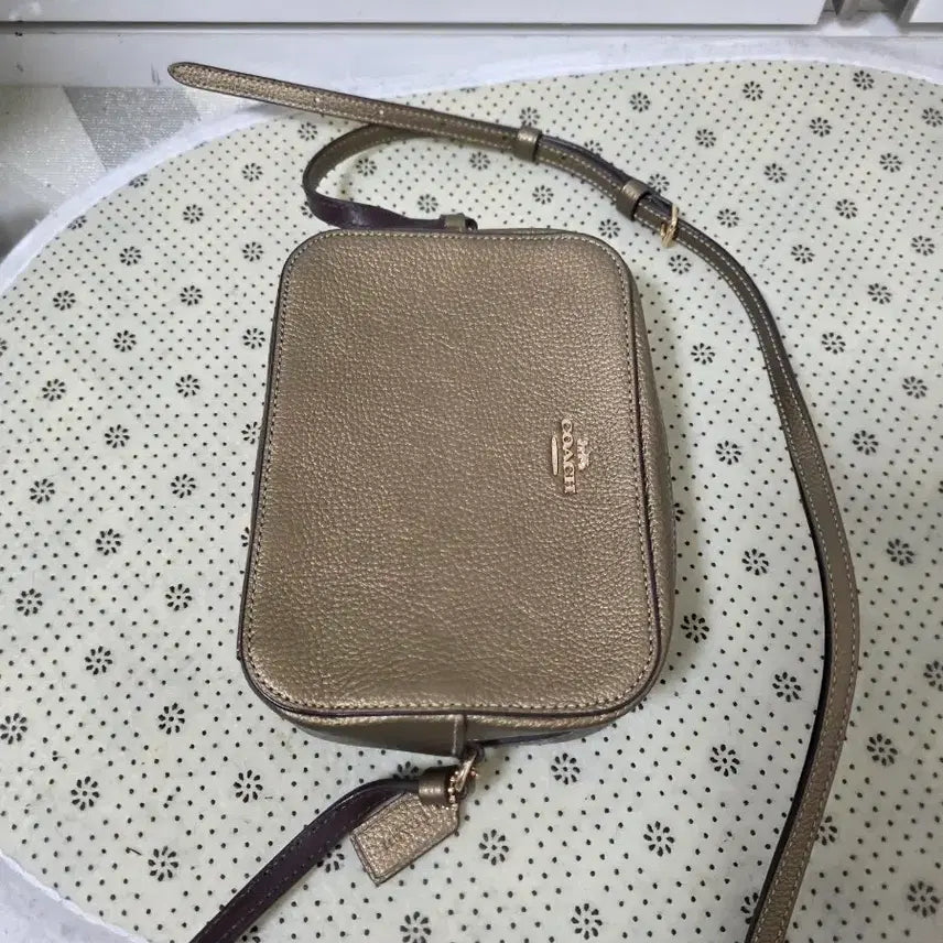 [BUNJANG] Coach Gold Mini Crossbody Bag / 코치 금색 미니 크로스백
