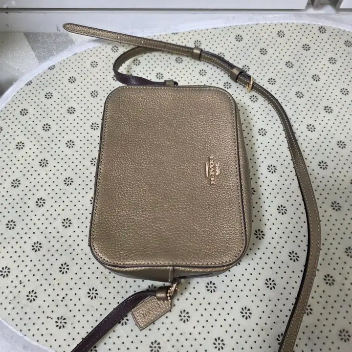 [BUNJANG] Coach Gold Mini Crossbody Bag / 코치 금색 미니 크로스백