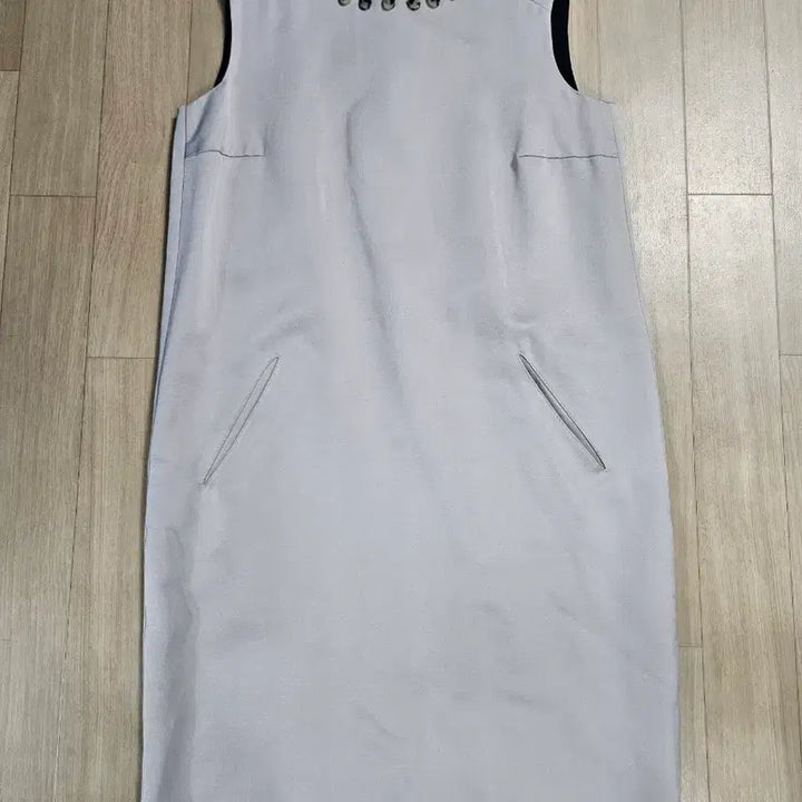 [BUNJANG] S Max Mara Sleeveless Dress with Neck Embellishment Size 4 (66) / [S Max Mara] 에스막스마라 넥장식 민소매 원피스 4(66)