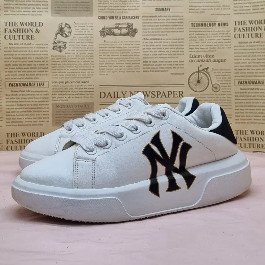 [BUNJANG] MLB New York Yankees Sneakers (240) / MLB 뉴욕양키즈 스니커즈 240