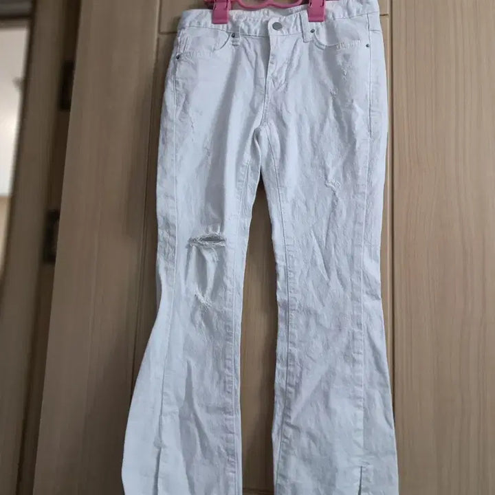 [BUNJANG] White Damage Bootcut Jeans / 화이트 데미지 부츠컷 청바지