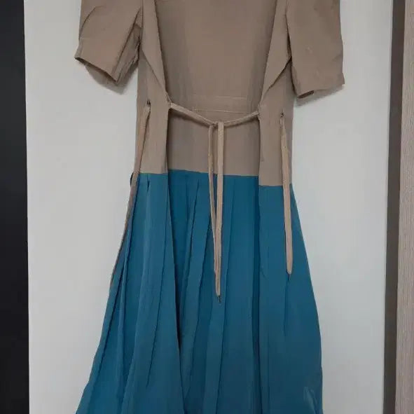 [BUNJANG] Color-Blocked Pleated Short-Sleeve Midi Dress Size 77 / 77)배색 플리츠 반팔 원피스 77사이즈
