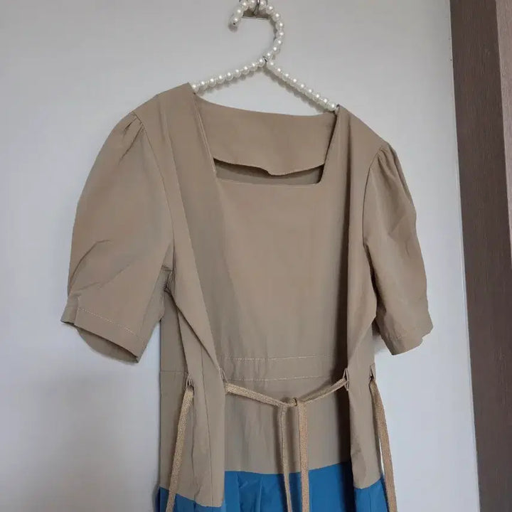 [BUNJANG] Color-Blocked Pleated Short-Sleeve Midi Dress Size 77 / 77)배색 플리츠 반팔 원피스 77사이즈