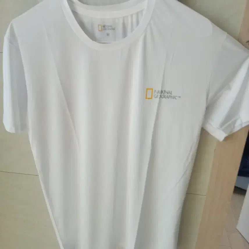 [BUNJANG] National Geographic White Short Sleeve T-Shirt / 내셔널지오그래픽 흰색 반팔티 M 새상품
