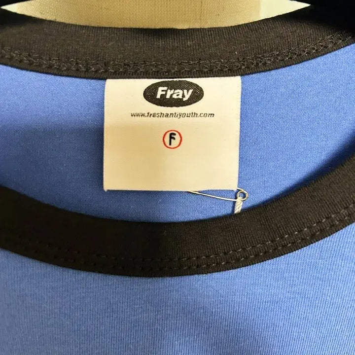 [BUNJANG] FRAY Cropped Short-Sleeve T-Shirt / FRAY 크롭 반팔 티셔츠
