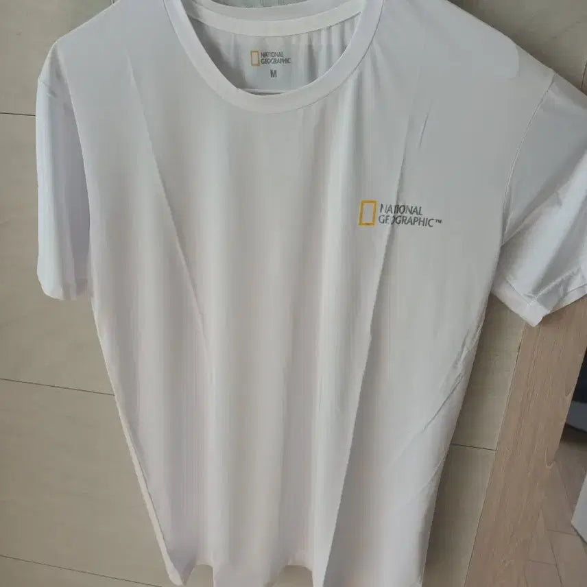 [BUNJANG] National Geographic White Short-Sleeve T-Shirt M / 내셔널지오그래픽 흰색 반팔 티셔츠 M 새상품