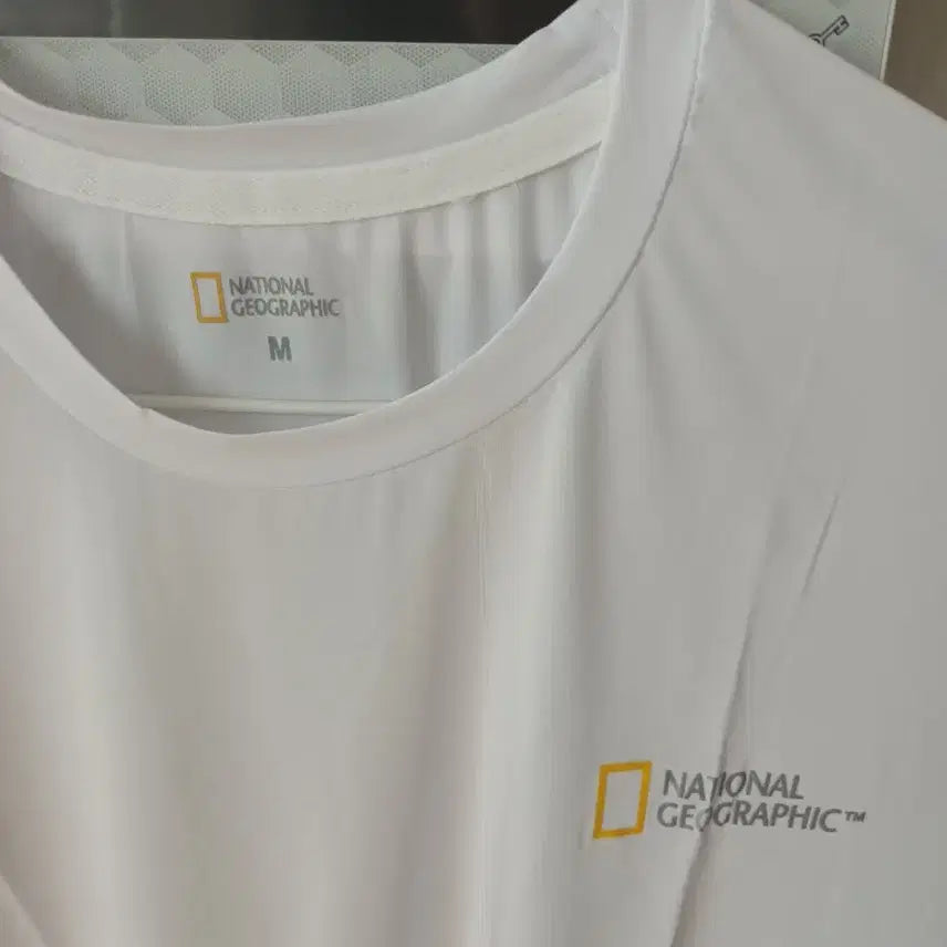 [BUNJANG] National Geographic White Short-Sleeve T-Shirt M / 내셔널지오그래픽 흰색 반팔 티셔츠 M 새상품