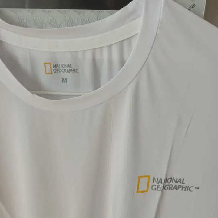 [BUNJANG] National Geographic White Short-Sleeve T-Shirt M / 내셔널지오그래픽 흰색 반팔 티셔츠 M 새상품