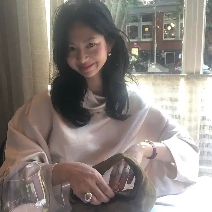 [BUNJANG] Parbenzo Satin Blouse / 파르벵 새틴 블라우스