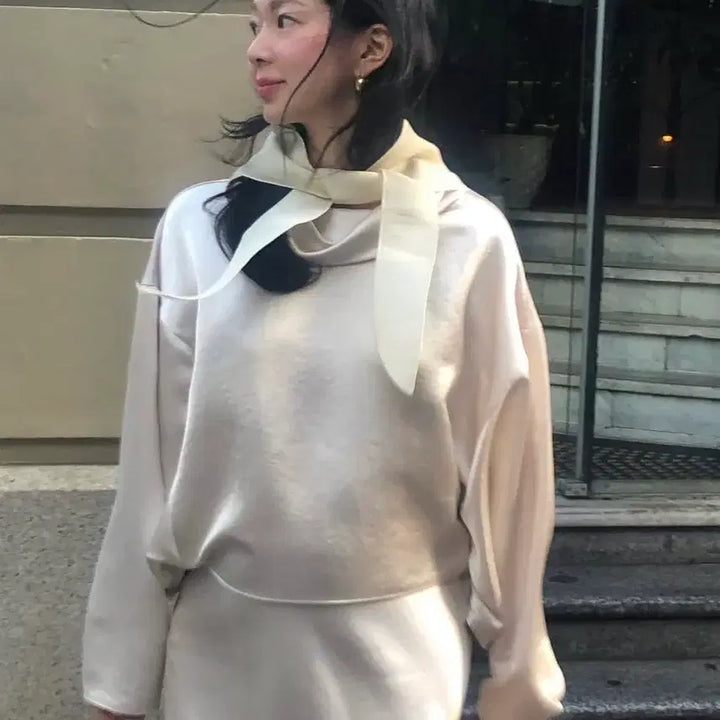 [BUNJANG] Parbenzo Satin Blouse / 파르벵 새틴 블라우스