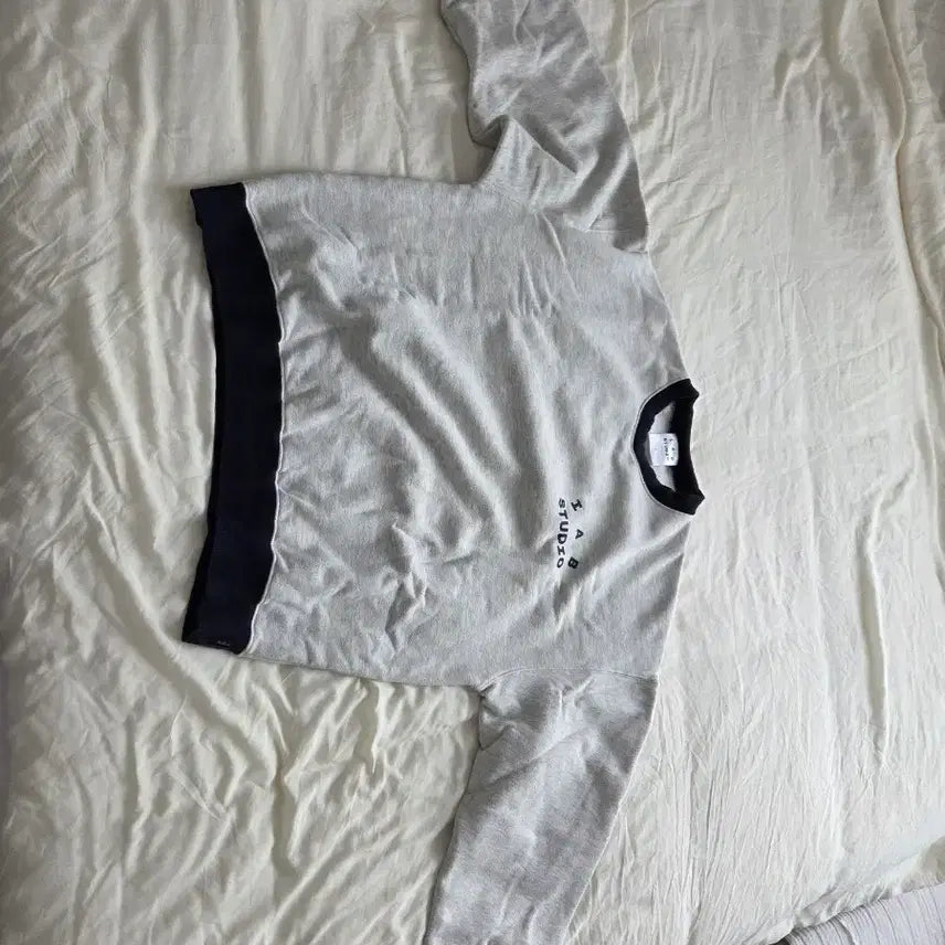 [BUNJANG] IAB Studio Oatmeal Navy Sweatshirt L / 아이앱 오트밀 네이비 맨투맨L 팝니다