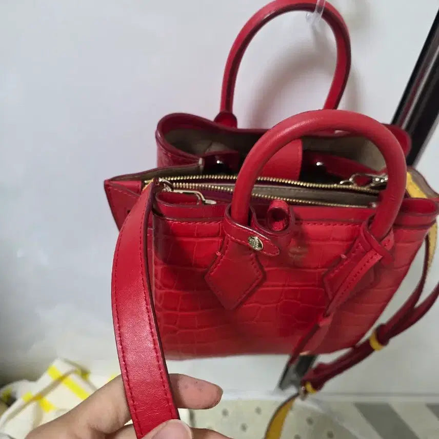 [SOLD OUT] MCM 레드 크로커다일 숄더백