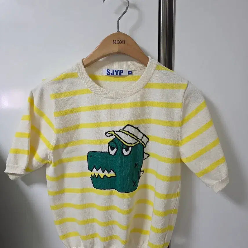 [BUNJANG] SJYP Dinosaur Stripe Short Sleeve Knit S / SJYP 공룡 스트라이프 반팔 니트 S