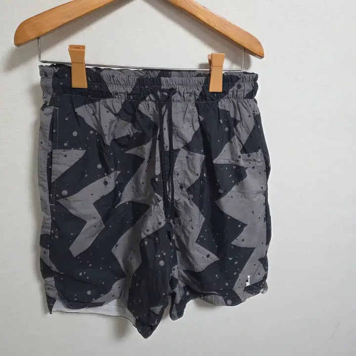 [BUNJANG] Jordan Jumpman Classic Nylon Poolside Shorts (Pattern Black/Grey) - Size M / [M] 조던 점프맨 클래식 나일론 풀사이드 쇼츠 (패턴 블랙/그레이)