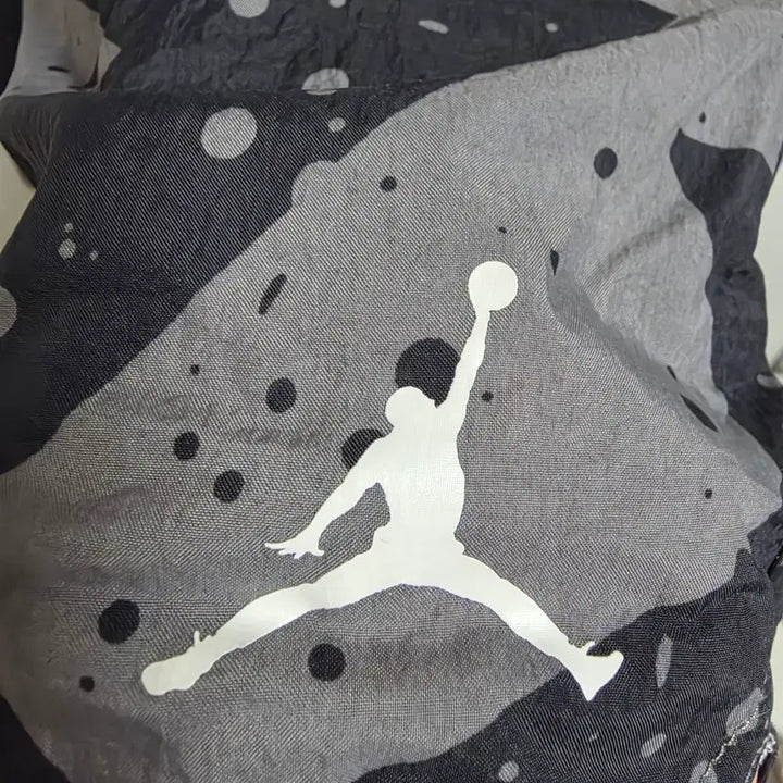 [BUNJANG] Jordan Jumpman Classic Nylon Poolside Shorts (Pattern Black/Grey) - Size M / [M] 조던 점프맨 클래식 나일론 풀사이드 쇼츠 (패턴 블랙/그레이)