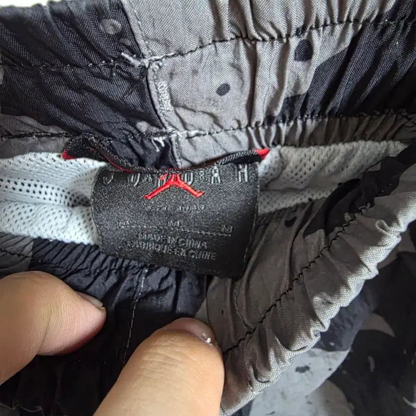 [BUNJANG] Jordan Jumpman Classic Nylon Poolside Shorts (Pattern Black/Grey) - Size M / [M] 조던 점프맨 클래식 나일론 풀사이드 쇼츠 (패턴 블랙/그레이)